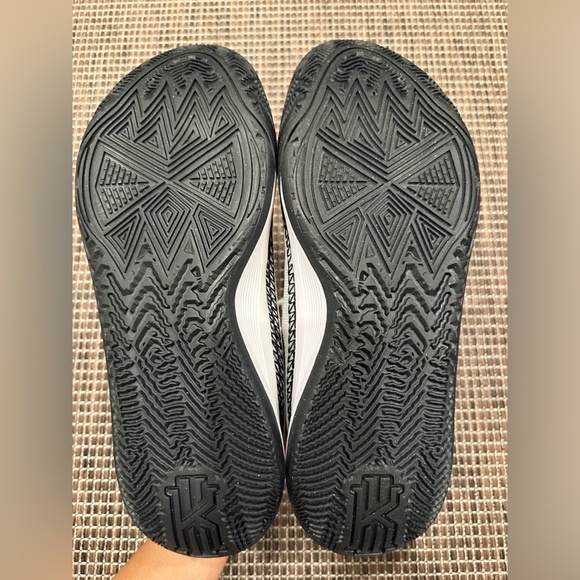 Nike Kyrie Flytrap 6 - Picture 8 of 8